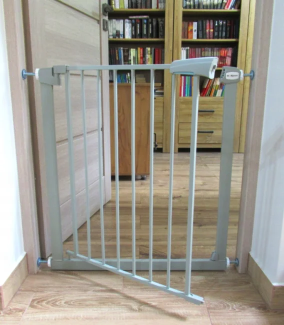Barierka na schody bramka zabezpieczająca rozporowa, drzwi 79-83,5 cm ochronna szara