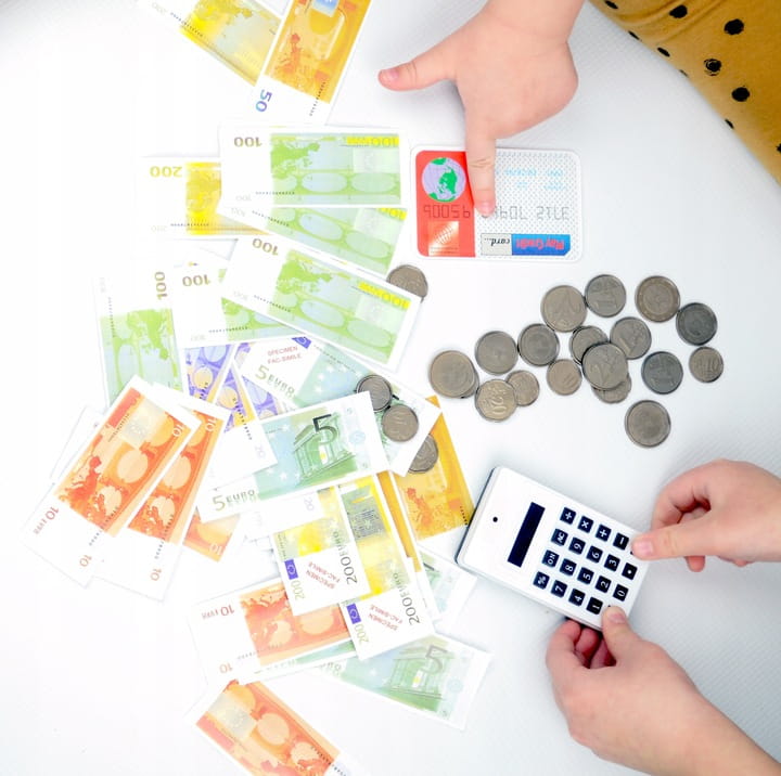 Zabawkowe pieniądze monety banknoty euro karta i kalkulator dla dzieci 2 latka 3 latka 4 latka