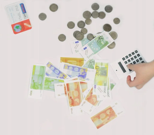 Zabawkowe pieniądze monety banknoty euro karta i kalkulator dla dzieci 2 latka 3 latka 4 latka