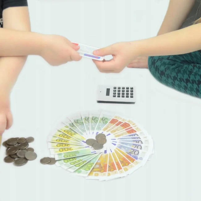Zabawkowe pieniądze monety banknoty euro karta i kalkulator dla dzieci 2 latka 3 latka 4 latka